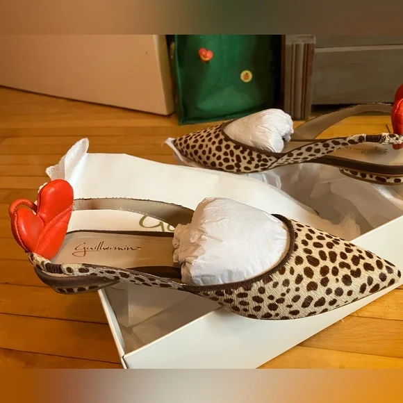 NIB! Beautiful Women's Leopard Print Slingback Shoes with Red hearts ❤️ - Picture 3 of 6